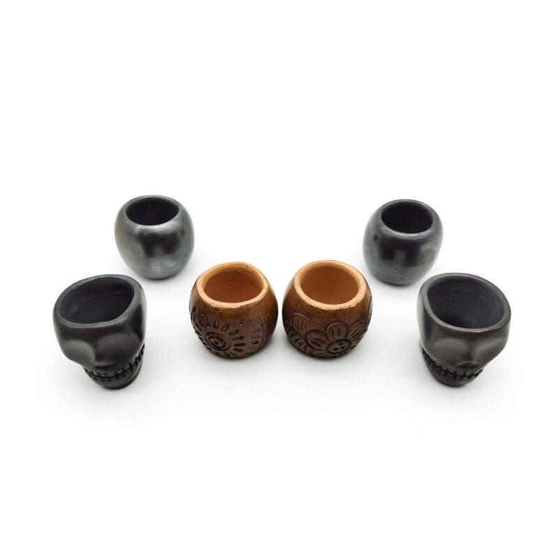 Kit de copas mezcaleras de Barro Negro (2 normales, 2 calavera, 2 decoradas) PIEZA ÚNICA - Image 4