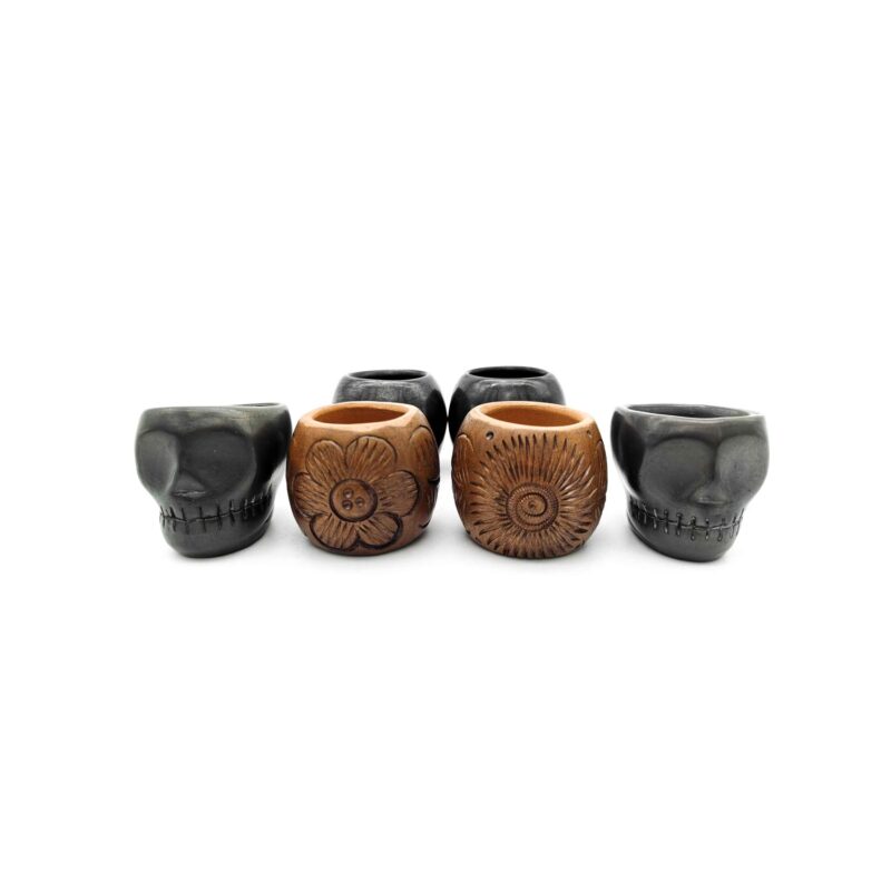 Kit copas mezcaleras de Barro Negro (2 normales, 2 calavera, 2 decoradas) PIEZA ÚNICA - Image 3