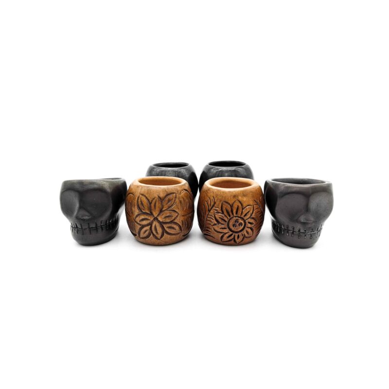 Kit copas mezcaleras de Barro Negro (2 normales, 2 calavera, 2 decoradas) PIEZA ÚNICA - Image 3