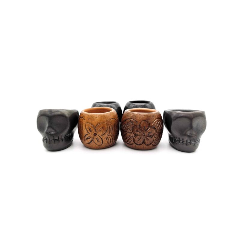 Kit copas mezcaleras de Barro Negro (2 normales, 2 calavera, 2 decoradas) PIEZA ÚNICA - Image 3