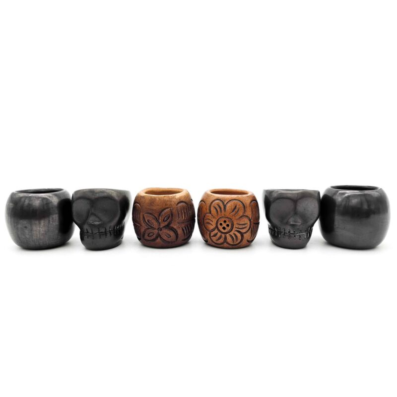 Kit copas mezcaleras de Barro Negro (2 normales, 2 calavera, 2 decoradas) PIEZA ÚNICA - Image 2