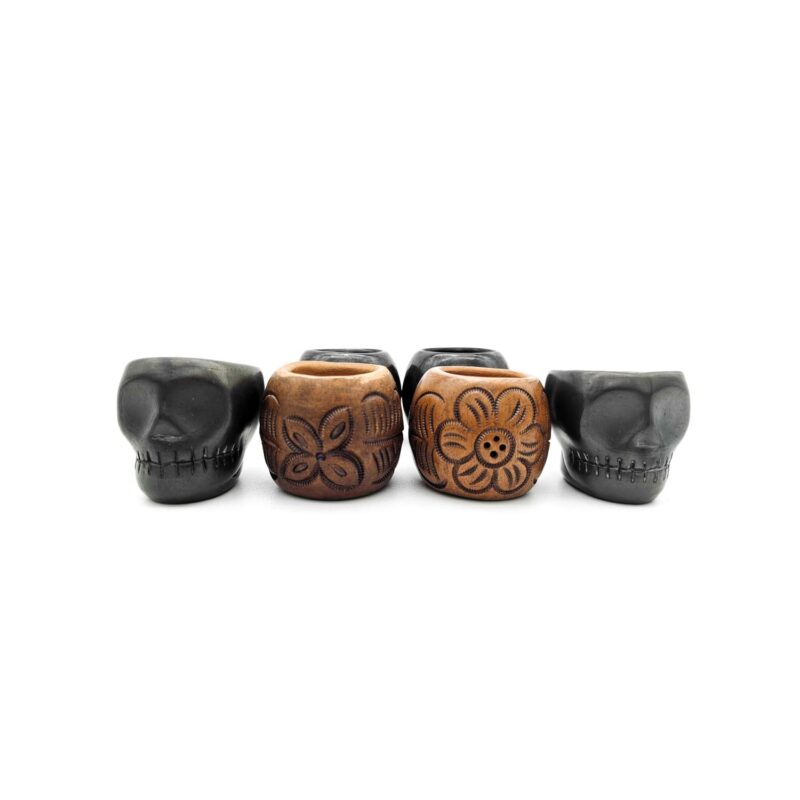Kit copas mezcaleras de Barro Negro (2 normales, 2 calavera, 2 decoradas) PIEZA ÚNICA - Image 3