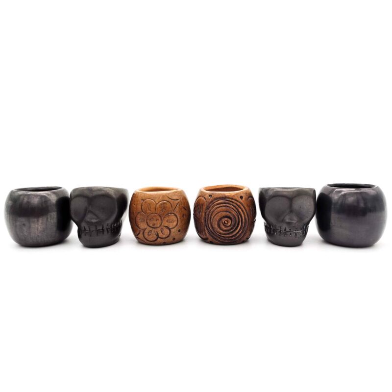 Kit copas mezcaleras de Barro Negro (2 normales, 2 calavera, 2 decoradas) PIEZA ÚNICA - Image 2