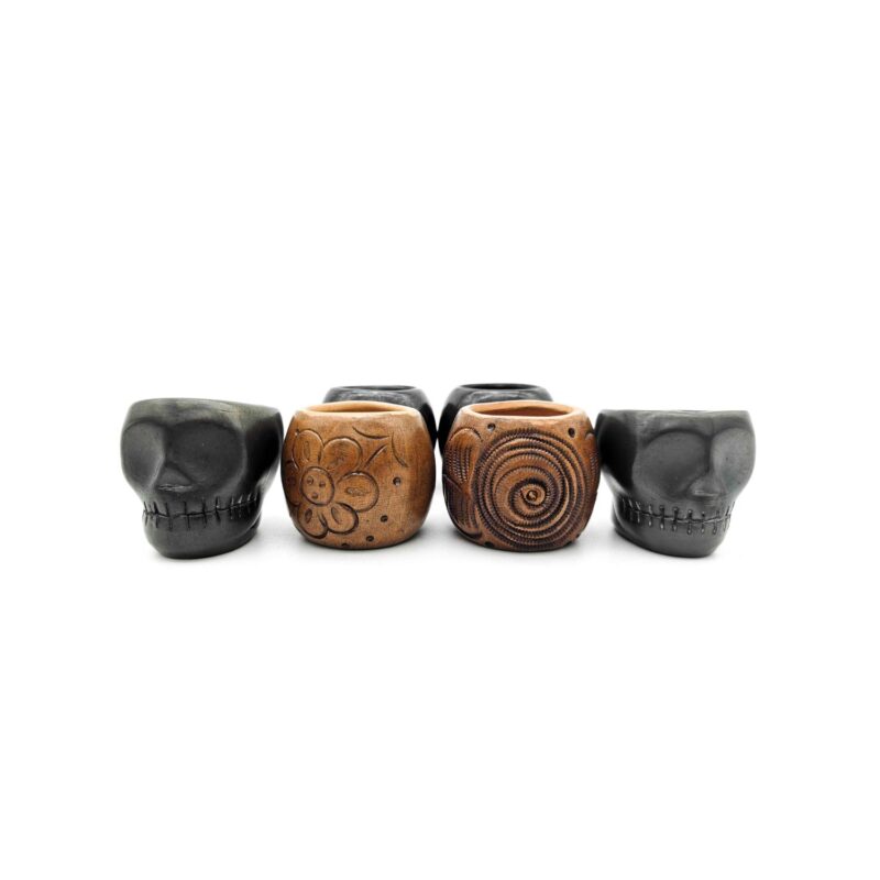 Kit copas mezcaleras de Barro Negro (2 normales, 2 calavera, 2 decoradas) PIEZA ÚNICA - Image 3