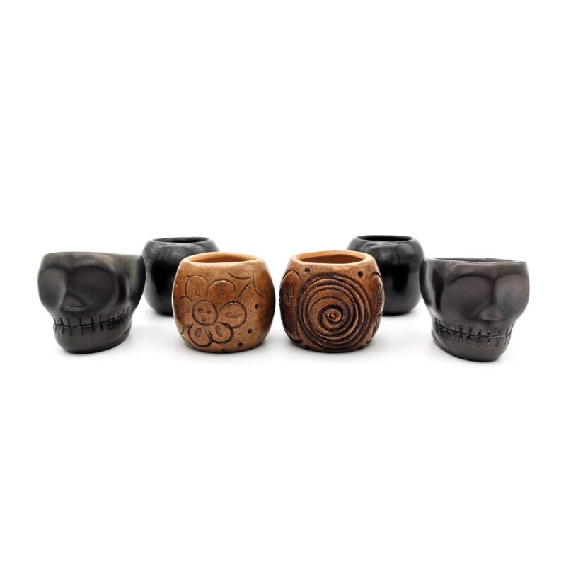 Kit copas mezcaleras de Barro Negro (2 normales, 2 calavera, 2 decoradas) PIEZA ÚNICA