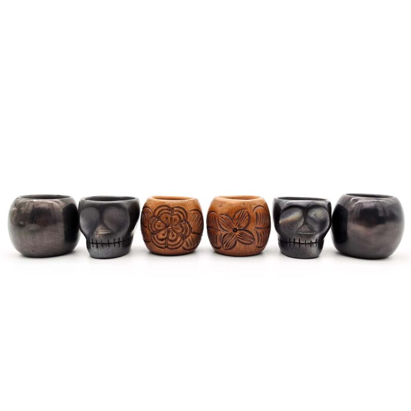 Kit copas mezcaleras de Barro Negro (2 normales, 2 calavera, 2 decoradas) PIEZA ÚNICA - Image 2