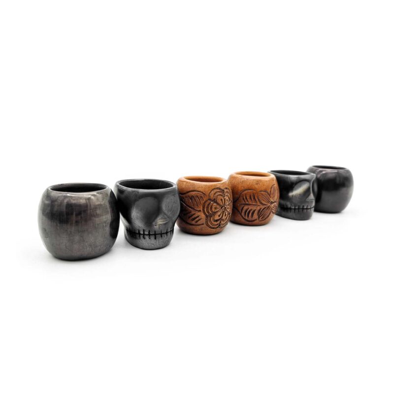 Kit copas mezcaleras de Barro Negro (2 normales, 2 calavera, 2 decoradas) PIEZA ÚNICA - Image 3