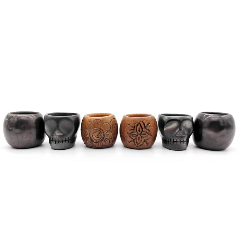 Kit copas mezcaleras de Barro Negro (2 normales, 2 calavera, 2 decoradas) PIEZA ÚNICA - Image 2