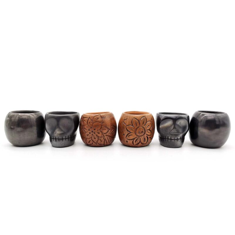 Kit copas mezcaleras de Barro Negro (2 normales, 2 calavera, 2 decoradas) PIEZA ÚNICA - Image 2