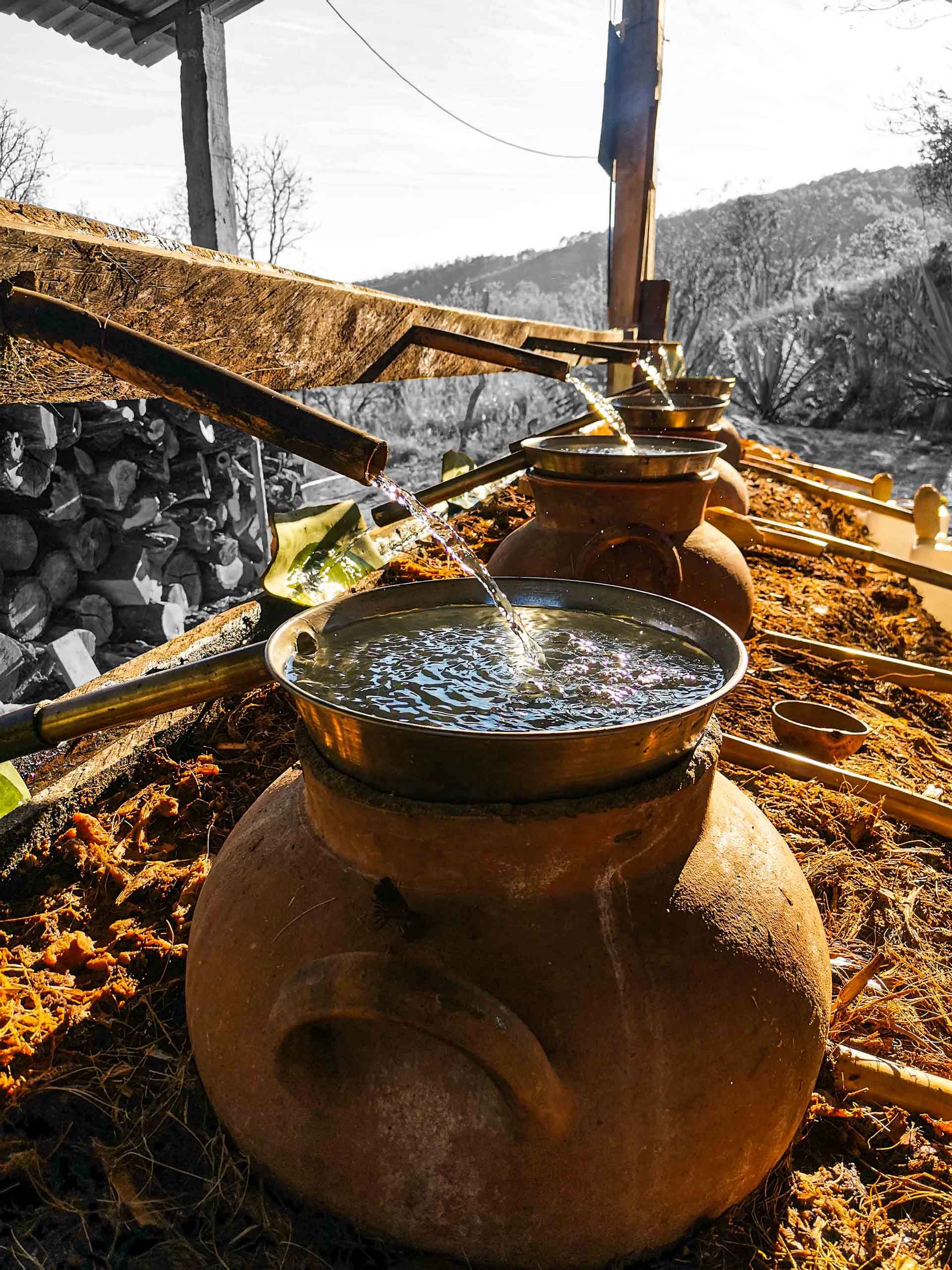 destilacion en ollas de barro