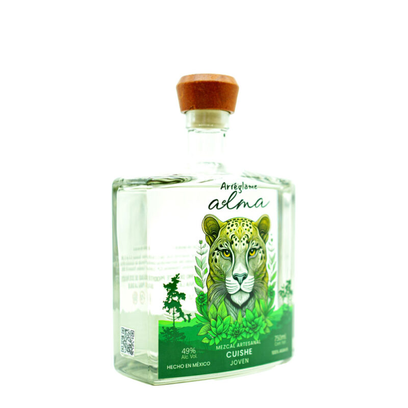 botella de mezcal con un jaguar pintado en el frente
