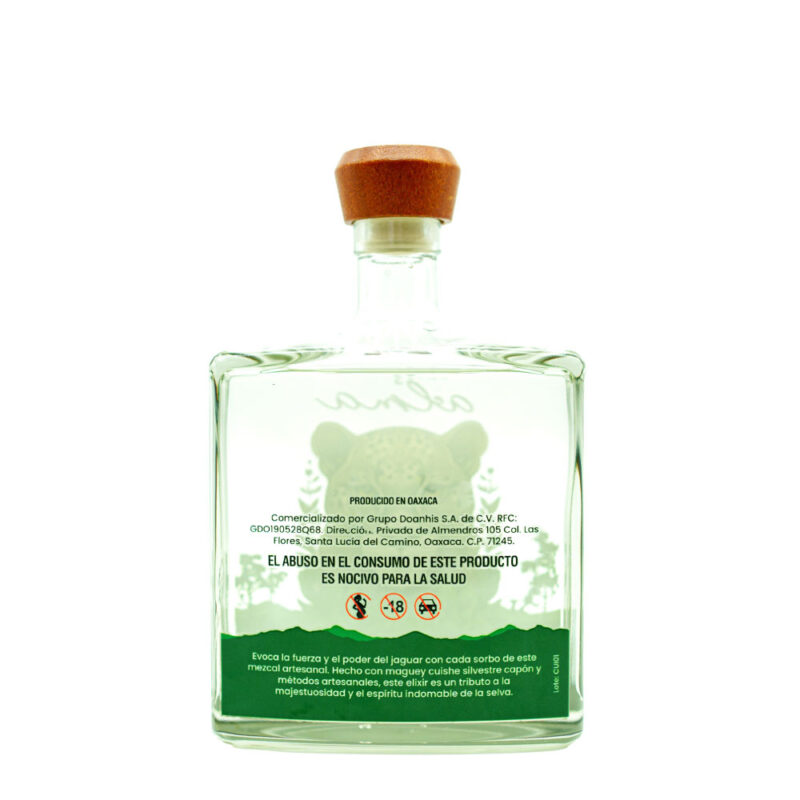 botella de mezcal con un jaguar pintado en el frente