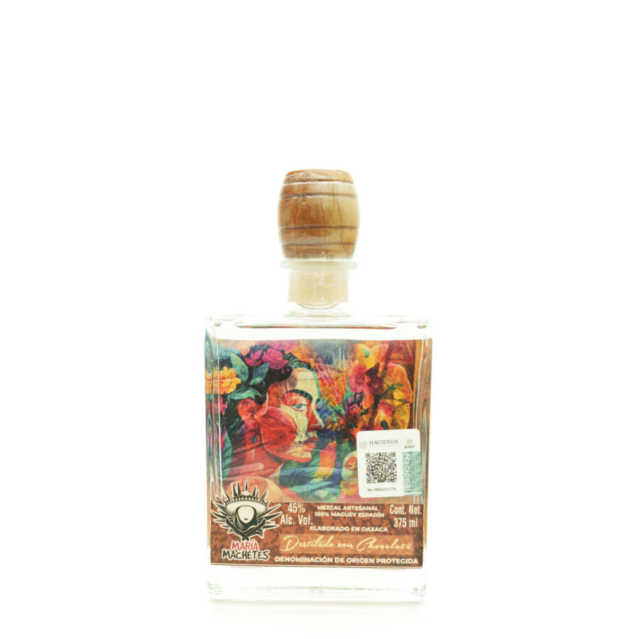Botella de Mezcal María Machetes, colorida y artesanal.