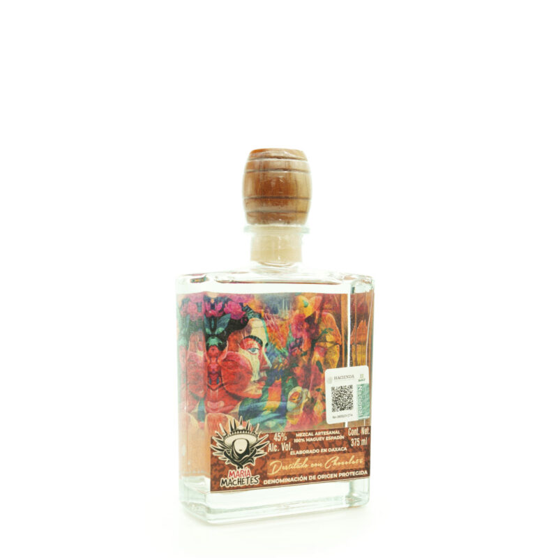 Botella de Mezcal María Machetes, colorida y artesanal.
