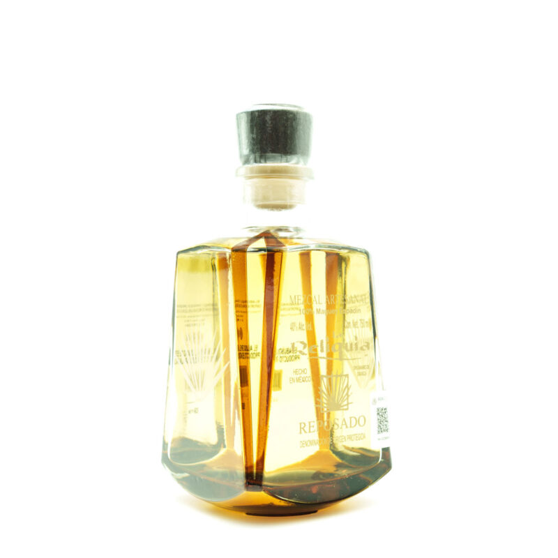 Botella cuadrada mezcal la reliquia reposado
