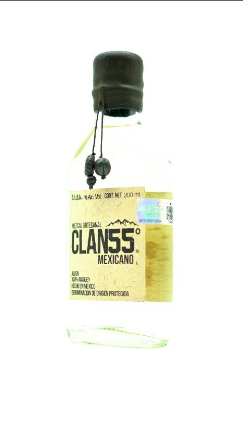 Mezcal a 55 grados 😎
Clan55
Mexicano
Botella de 200ml sellado con cera de abeja, un colgante de barro negro y etiqueta con papel reciclado de bagazo de maguey.
#mezcal #parati #mezcaleria #viral